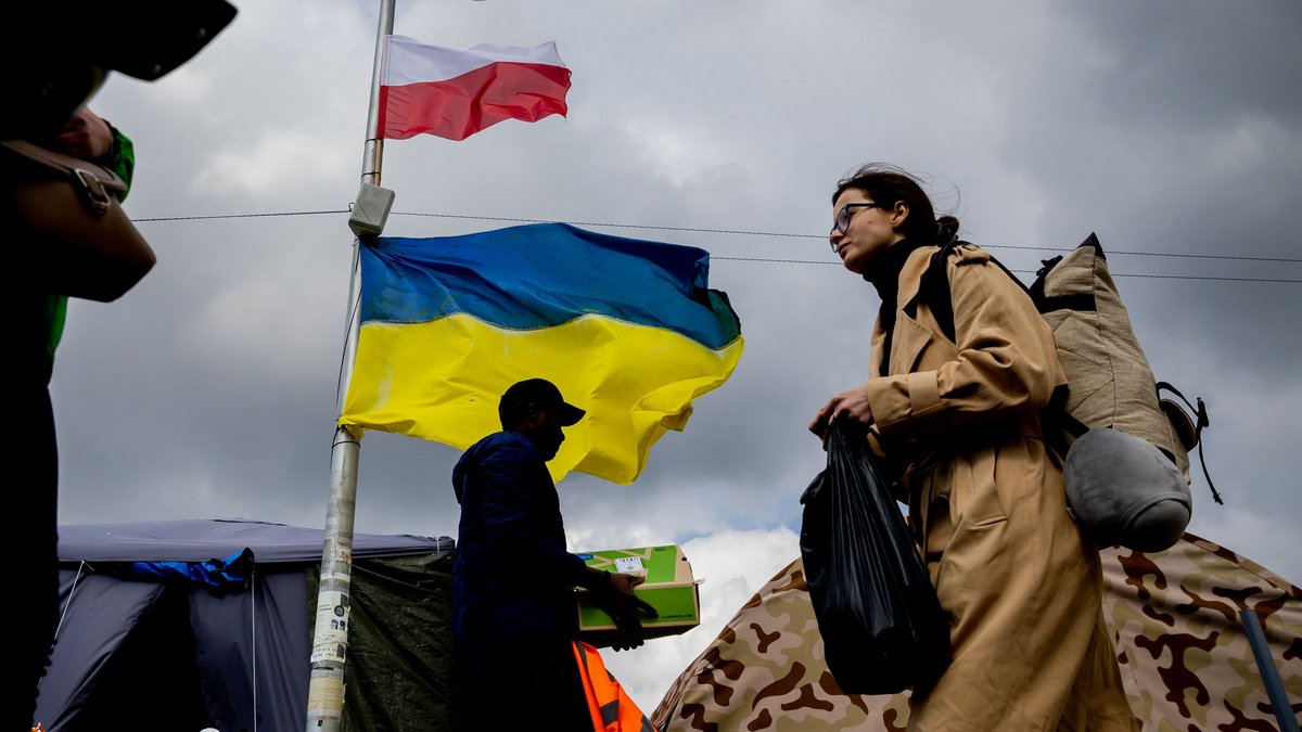 Polnisch-ukrainischer Grenzübergang Medyka. Wie Flüchtende behandelt werden, hängt oft von deren Hautfarbe ab. Foto: Christoph Soeder/dpa