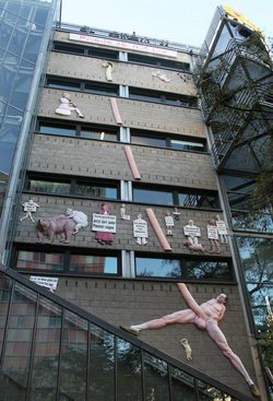 Lenk-Relief am taz-Haus.