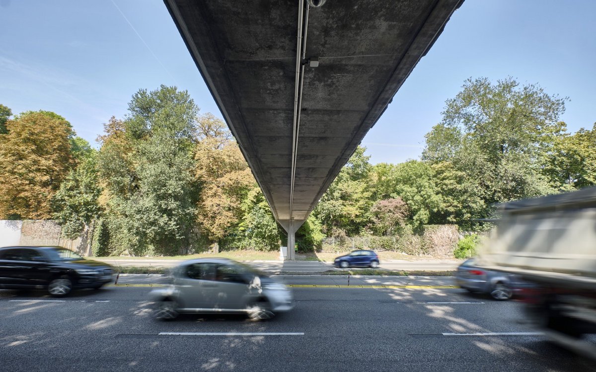... oder auch die Betonschneise vor dem Schlossgarten. ... oder auch die Betonschneise vor dem Schlossgarten.