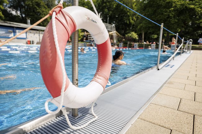Während Corona ist der Schwimmunterricht ausgefallen, die Folgen sind bis heute zu spüren. Foto: Julian Rettig