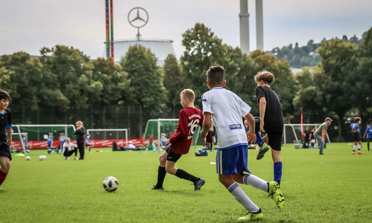 Ein Bild aus guten Zeiten. Kicken ist seit Monaten verboten, die großen Sportverbände kümmert's nicht. Foto: Julian Rettig