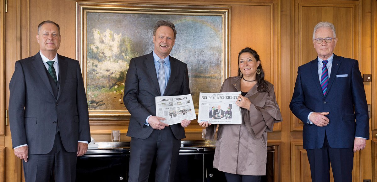 Besiegelten den Kauf am 6. Mai 2021 (v.l.): BT-Geschäftsführer Wolfgang Hoffarth, BNN-Verleger Klaus Michael Baur, BT-Verlegerin Xenia Richters und Rolf Metzmaier, langjähriger Sprecher der BT-Gesellschafter. Foto: Ehrentrud Schatz Besiegelten den Kauf am 6. Mai 2021 (v.l.): BT-Geschäftsführer Wolfgang Hoffarth, BNN-Verleger Klaus Michael Baur, BT-Verlegerin Xenia Richters und Rolf Metzmaier, langjähriger Sprecher der BT-Gesellschafter. Foto: Ehrentrud Schatz