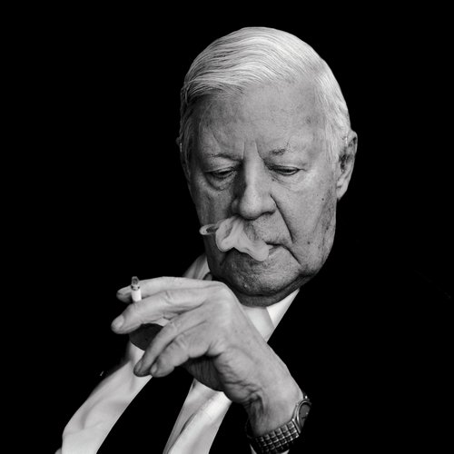Ein rauchender Helmut Schmidt. Foto: Bayerische Staatsbibliothek (BSB)/Bildarchiv Volker Hinz Ein rauchender Helmut Schmidt. Foto: Bayerische Staatsbibliothek (BSB)/Bildarchiv Volker Hinz