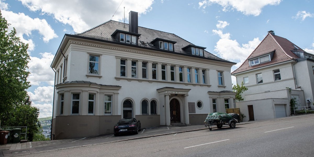 Super erhalten präsentiert sich auch die Villa Levi in der Stuttgarter Lenzhalde, 1-A-Halbhöhenlage. Foto: Jens Volle Super erhalten präsentiert sich auch die Villa Levi in der Stuttgarter Lenzhalde, 1-A-Halbhöhenlage. Foto: Jens Volle