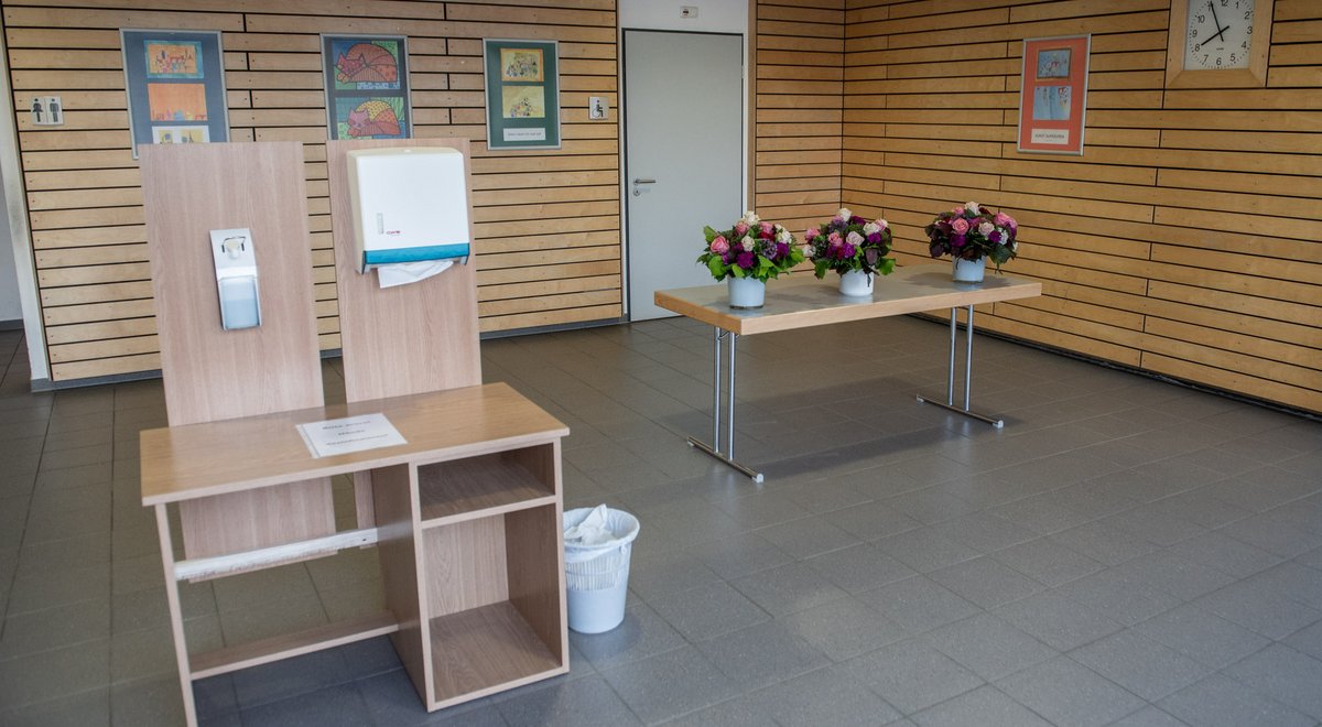 Drei Mal Blumen bei der letzten Gemeindeversammlung.