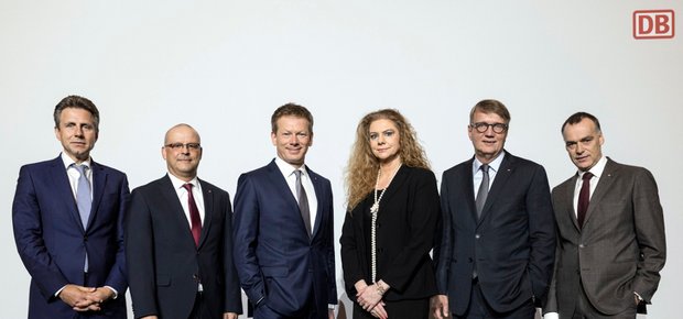 Vor der nächsten Rochade: Der Bahn-Vorstand im März 2018 bei der Bilanzpressekonferenz. Ganz links Ex-Banker Alexander Doll, künftig Finanzchef, hier noch Vorstand Güterverkehr und Logistik. Foto: Deutsche Bahn/Pablo Castagnola