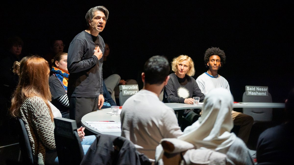 "Die Bilder und Gesichter holen einen ein", sagt Schauspieler Ufuk Oehlerking. Fotos: Julian Rettig