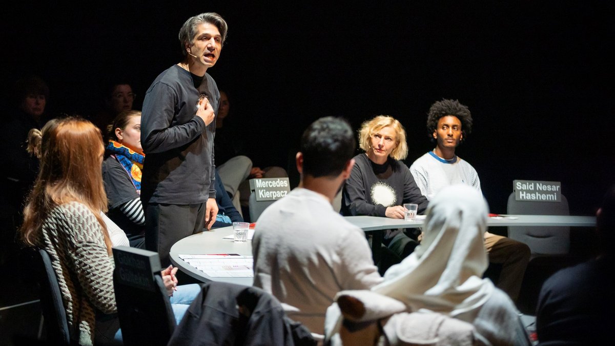 "Die Bilder und Gesichter holen einen ein", sagt Schauspieler Ufuk Oehlerking. Fotos: Julian Rettig