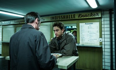 Kurt (Sylvester Groth) mit Sohn Sascha (Alexander Fehling).