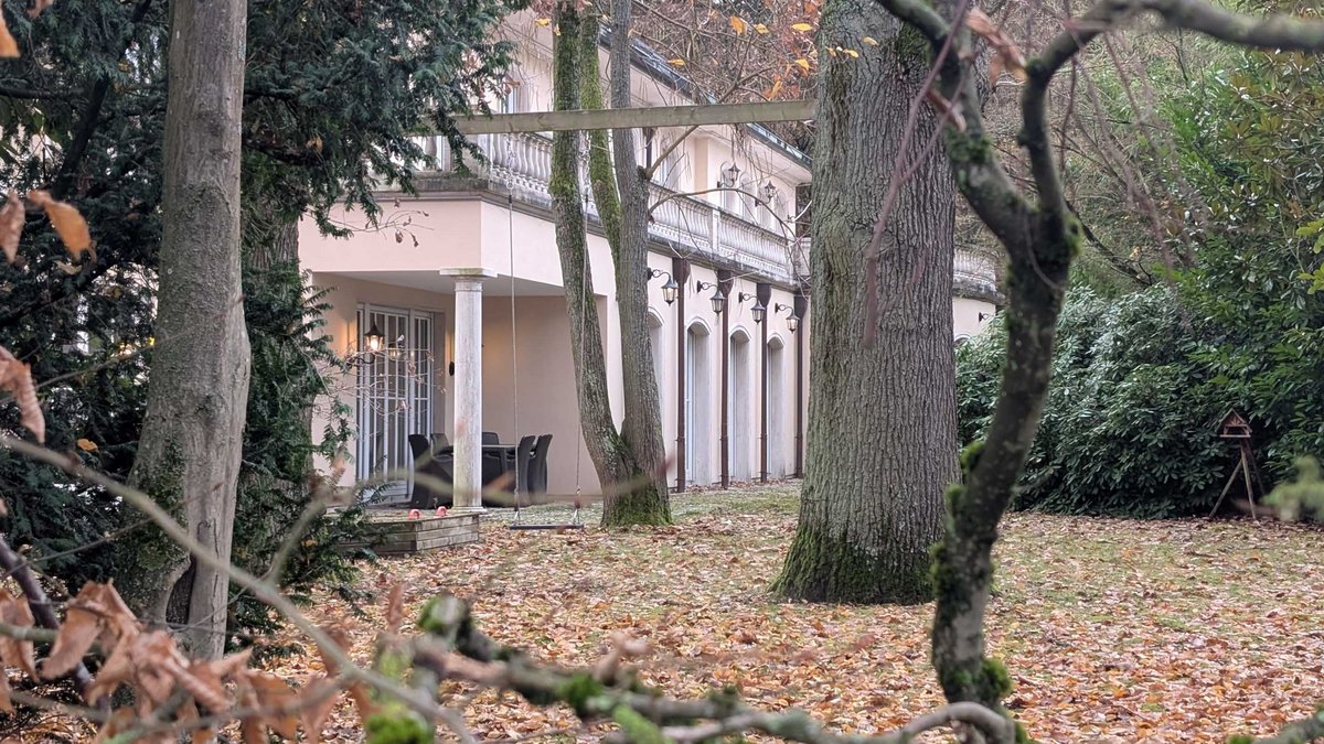 Auf der Villa in Bad Homburg lastet inzwischen eine Sicherungshypothek, Björn S. kann das Anwesen nicht verkaufen. Foto: Daniel Streib
