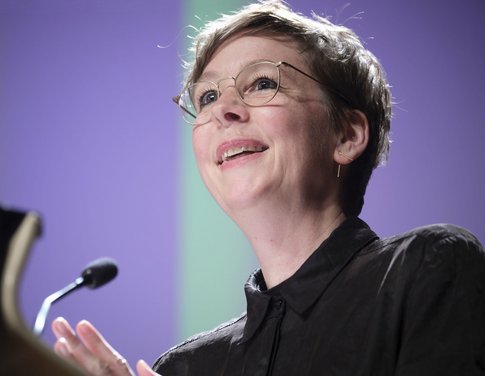 Stefanie Stegmann, der Leiterin des Literaturhauses, ist die Festival-Vorfreude ins Gesicht geschrieben.