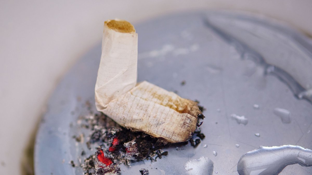 Rauchen ist nicht nur teuer, sondern auch eklig. Foto: Joachim E. Röttgers