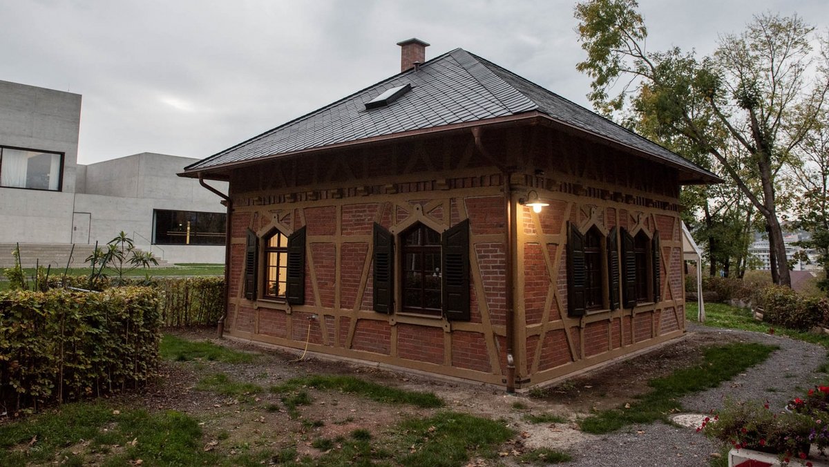 Im Wasserhäusle mit Blick auf den Stuttgarter Hauptbahnhof stellen die drei Netzwerker ihre Ideen vor. Foto: Jens Volle Im Wasserhäusle mit Blick auf den Stuttgarter Hauptbahnhof stellen die drei Netzwerker ihre Ideen vor. Foto: Jens Volle