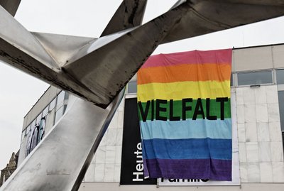 Protestaktion der Stuttgarter Oper gegen die homophobe, sogenannte Demo für alle.