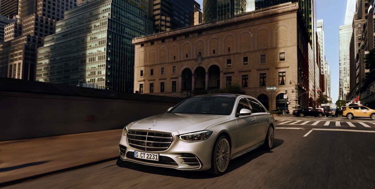 Schöner im Stau stehen mit Daimler: Die neue S-Klasse kann alles außer öko. Foto: Mercedes Benz Schöner im Stau stehen mit Daimler: Die neue S-Klasse kann alles außer öko. Foto: Mercedes Benz