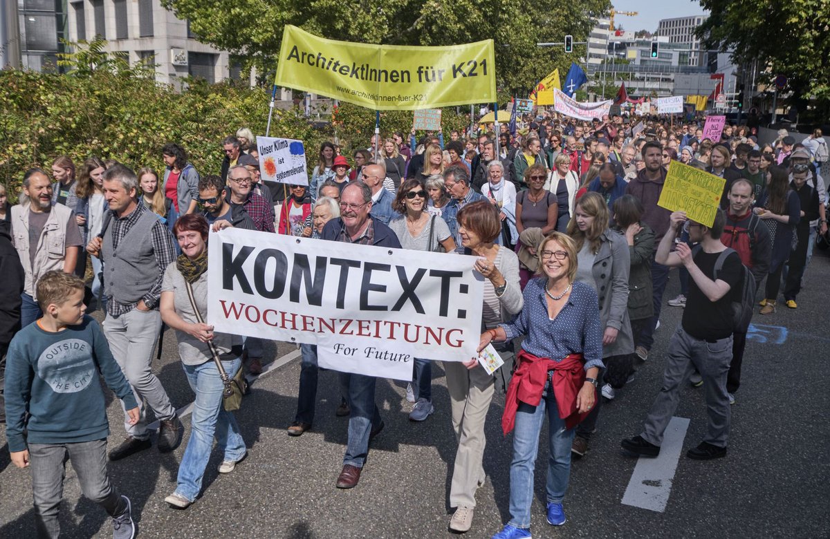Wir sind so wütend, wir haben sogar ein Banner mitgebracht: Kontext beim Generalstreik für's Klima, vergangenen September in Stuttgart.