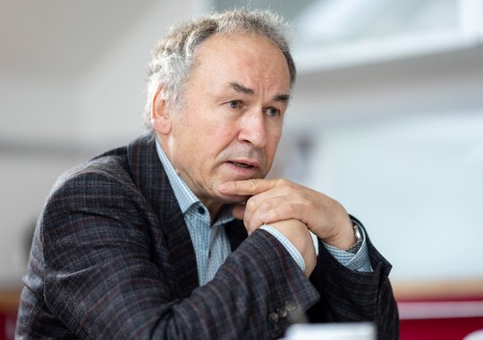 Der Naturschützer Gerhard Bronner in der Kontext-Redaktion.