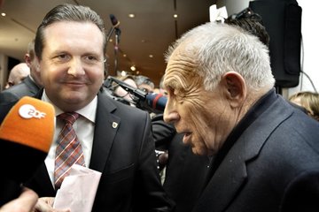 Stefan Mappus und Heiner Geißler am 30. November 2010. Foto: Martin Storz.