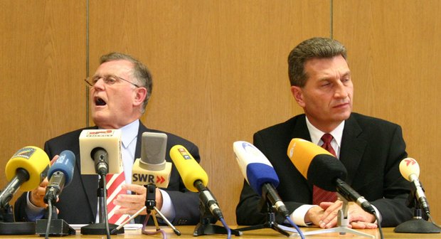 Ziemlich beste Parteifeinde: Erwin Teufel (links) und Günther Oettinger im Juli 2004.