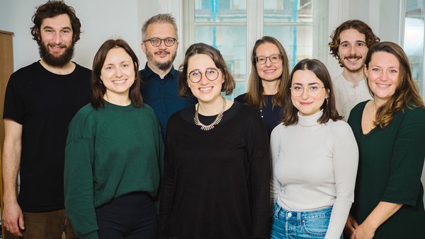 Karla-Team beim Start im November 2022. Von links: Moritz Schneider, Wiebke Wetschera, Michael Lünstroth, Lisa Bellmann, Anna Kulp, Jehona Miftari, Nik Volz und Linda Lengler. Foto: Simon Tiefenbach