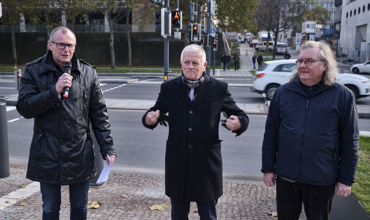 Würden sich grün freuen, wenn sie es nicht - zumindest die beiden Herren rechts - schon wären: Stuttgarts Baubürgermeister Peter Pätzold (r.), OB Fritz Kuhn und der technische Bürgermeister Dirk Thürnau (SPD).