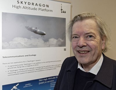 Der Sky Dragon und sein Erfinder.