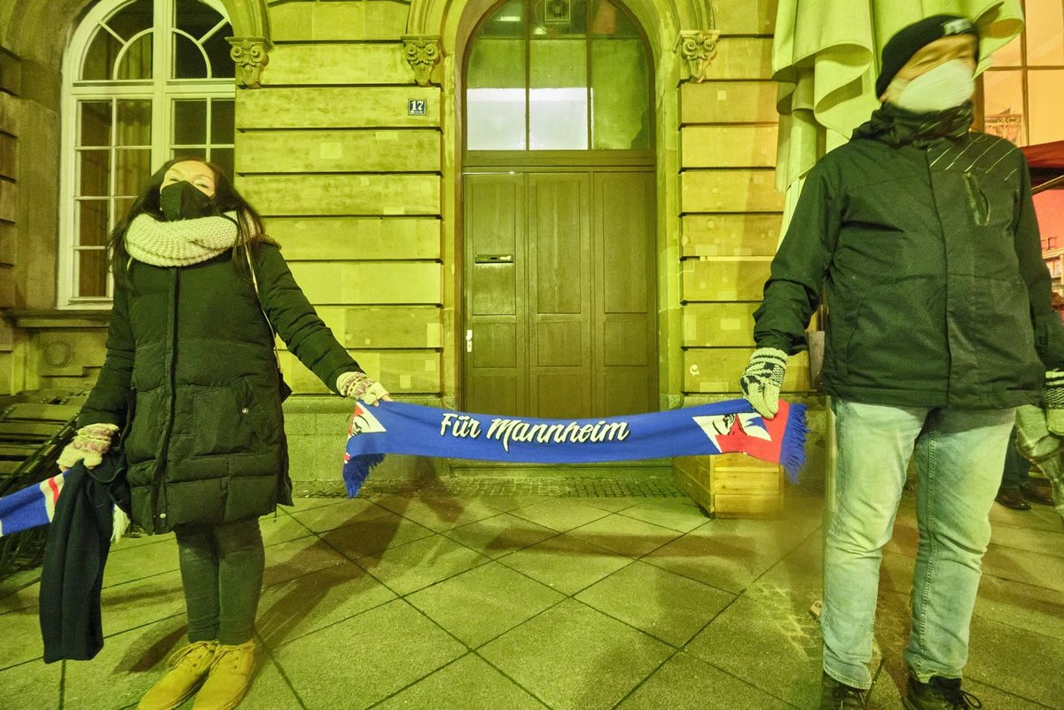 Das Motto der Adlerfans passt hier auch. Das Motto der Adlerfans passt hier auch.