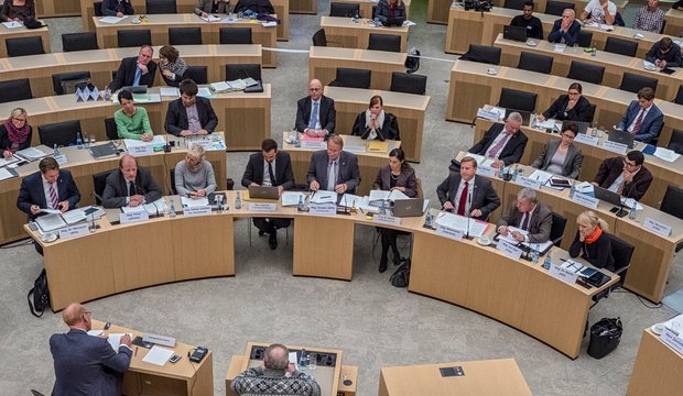 Geschichtenerzähler mit Publikum: Plenum des NSU-Untersuchungsausschusses.