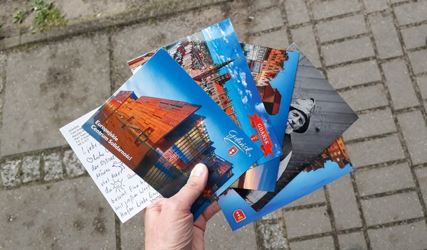 Zunächst setzten sich Postkarten nicht durch. Wegen "sittlicher Bedenken gegen unverhüllte Texte". Heute sind sie eine nur noch seltene Freude.