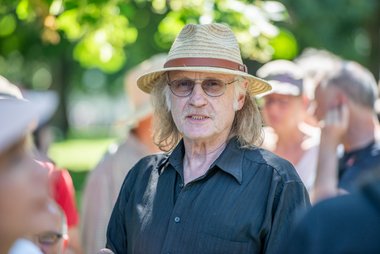 Bei der Kundgebung vielfach gefragt: Organisator, Moderator und Redner Joe Bauer.