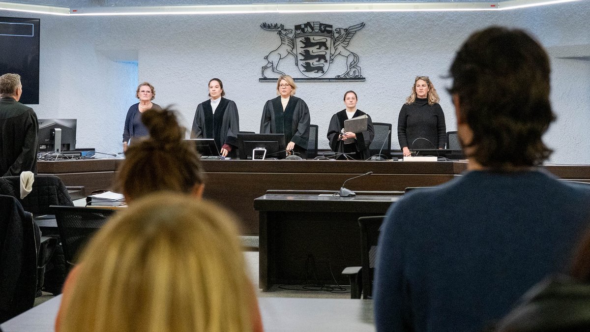 Landgericht Stuttgart: Am 15. April sprachen die Richterinnen um Kathrin Lauchstädt (Mitte) das Urteil über Antonino P. und Eric R. Foto: Jens Volle