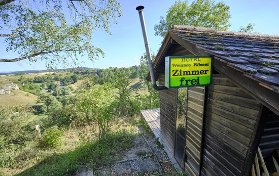 Hier gibt es Grillen, Eichhörnchen, Vogelgezwitscher, kurz: Idylle pur.