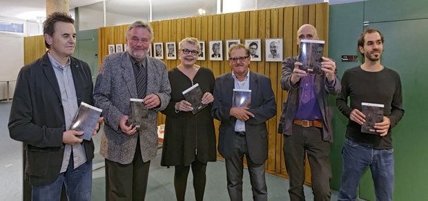 Die Autoren (von links): Max Fastus, Jürgen Bartle, Johanna Henkel-Waidhofer, Herausgeber Wilhelm Reschl, Dietrich Heißenbüttel und Oliver Stenzel. Foto: Joachim E. Röttgers