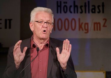 Im Sinne der Interessen des Landes müsste MP Kretschmann ernsthaft die Umstiegsoptionen prüfen. 