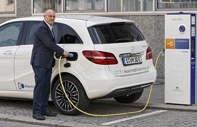 Im Juni 2016 an einer Elektro-Zapfsäule. Foto: Joachim E. Röttgers