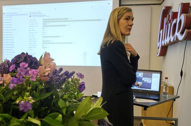 Die Kandidatin und ihre beiden Verfolger am Wahlabend: Veronika Kienzle, ...