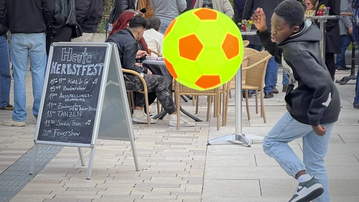 Kicken beim Herbstfest.