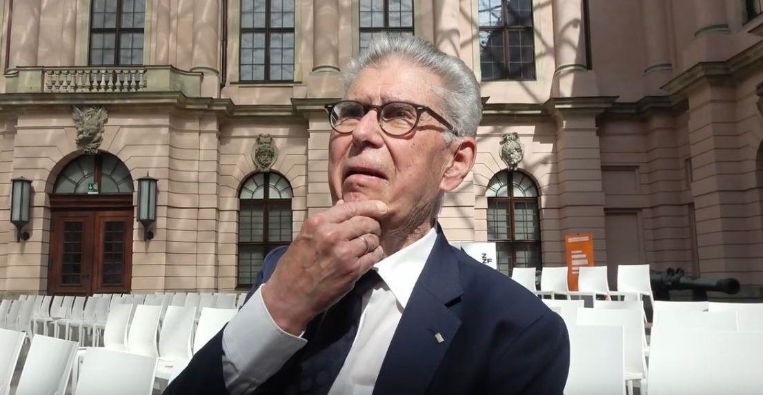 Fühlt sich missverstanden: Der ehemalige Bahnchef Heinz Dürr 2022 im Interview mit Klaus Gietinger. Screenshot: Klimabahn-Initiative