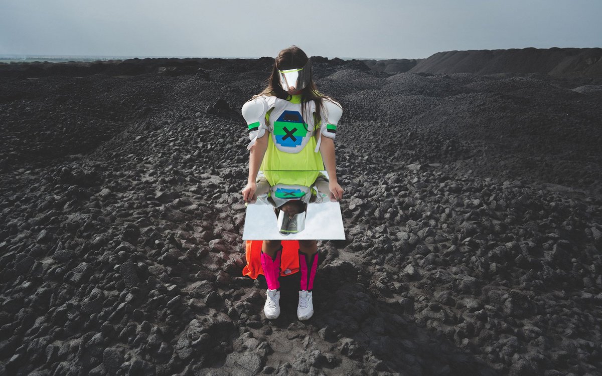 Im Schwarzen bunt sein: Kristina aus Awdijiwka.  Im Schwarzen bunt sein: Kristina aus Awdijiwka.