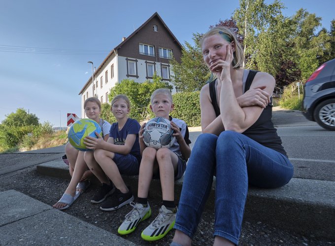 Anja Händler sorgt sich um ihre Kinder und sagt, Flüchtlinge brauche sie nicht.  Anja Händler sorgt sich um ihre Kinder und sagt, Flüchtlinge brauche sie nicht.