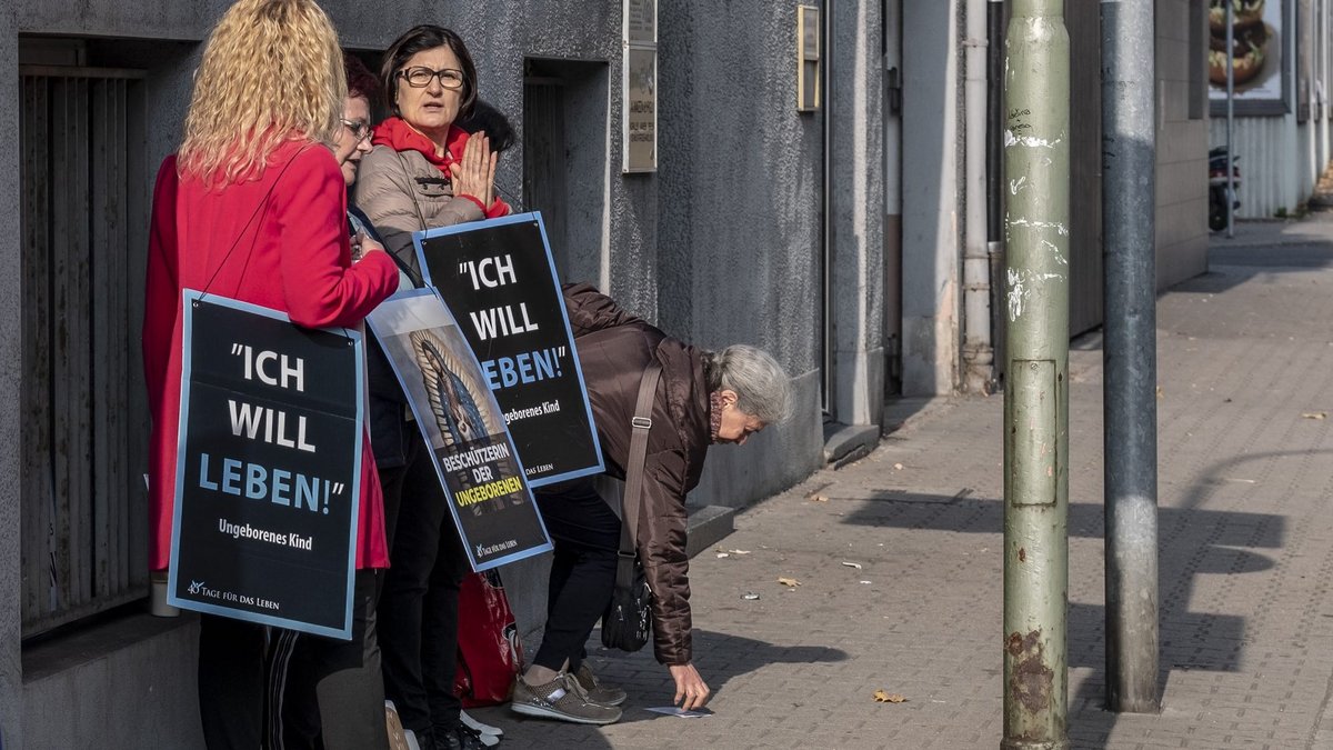Radikale Lebensschützerinnen 2018 in Pforzheim. Fotos: Joachim E. Röttgers