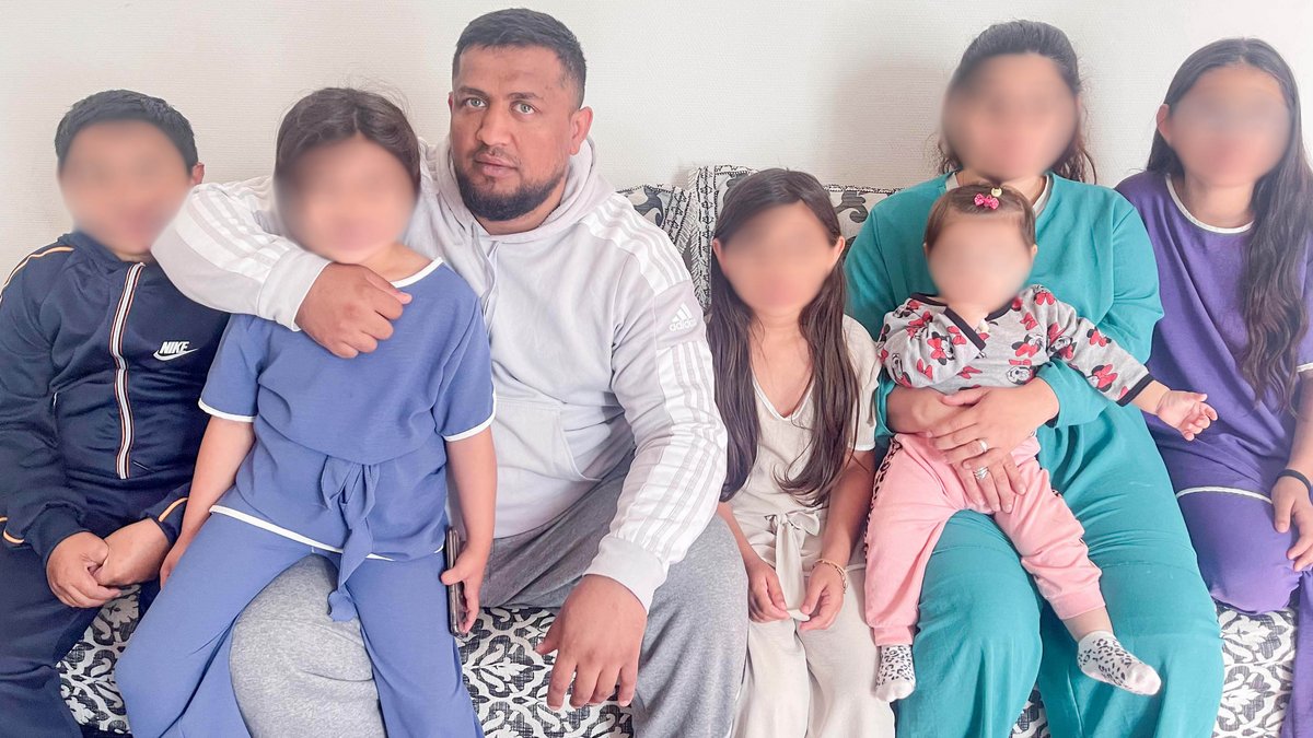 Denis Cerimi mit seinen Liebsten. Alle außer ihm sind in Deutschland geboren und aufgewachsen. Foto: privat