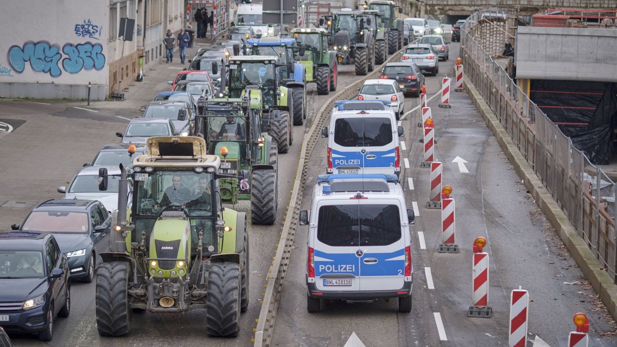 Noch rollt die Agraroffensive nur mit Bodentruppen durch Stuttgart. Fotos: Joachim E. Röttgers