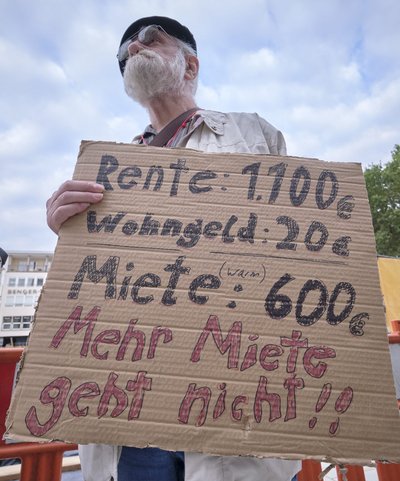 Um zu teure Wohnungen und Mini-Renten kümmert sich Politik gerade weniger.