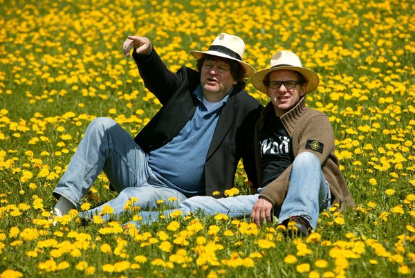 Die Helden von Melchingen auf der gelben Wiese: Uwe Zellmer (links) und Bernhard Hurm. Foto: Manfred Grohe Die Helden von Melchingen auf der gelben Wiese: Uwe Zellmer (links) und Bernhard Hurm. Foto: Manfred Grohe
