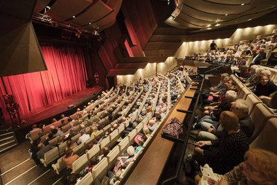 Volles Haus in Esslingen: "Je schwieriger die Zeiten, desto rauer, spröder muss der Spielplan sein."