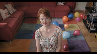 Bunte Luftballons stören offenbar bei völkischer Erziehung nicht: Ex NPD-Politikerin Sigrid Schüßler.