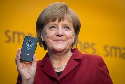 Viel Aufschluss nicht nur unter dieser Nummer: Merkels geknacktes Krypto-Handy. Foto: bundesregierung.de