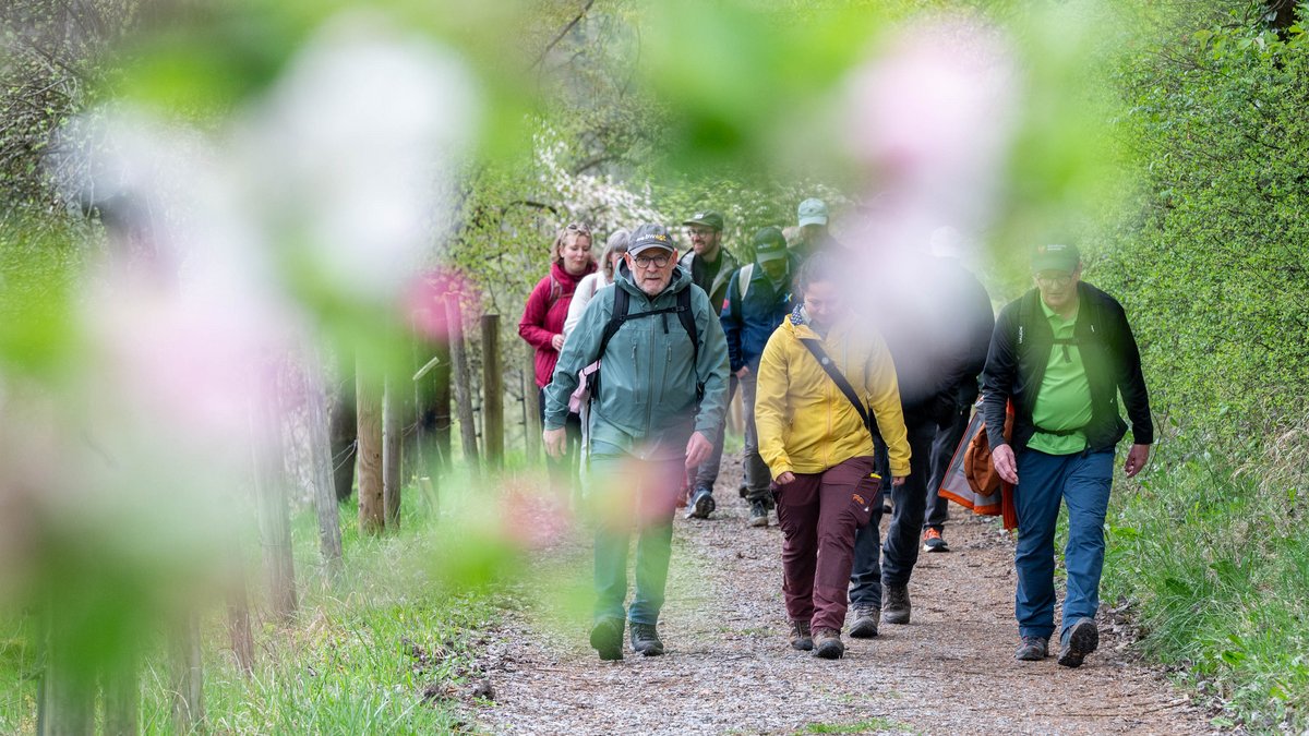 Auf dem "bwegt"-Wanderweg Tübingen–Rottenburg mit Noch-Verkehrsminister Winfried Hermann. Mehr Fotos mit Klick auf den Pfeil.