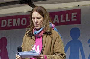 Hedwig von Beverfoerde auf dem Stuttgarter Schillerplatz.